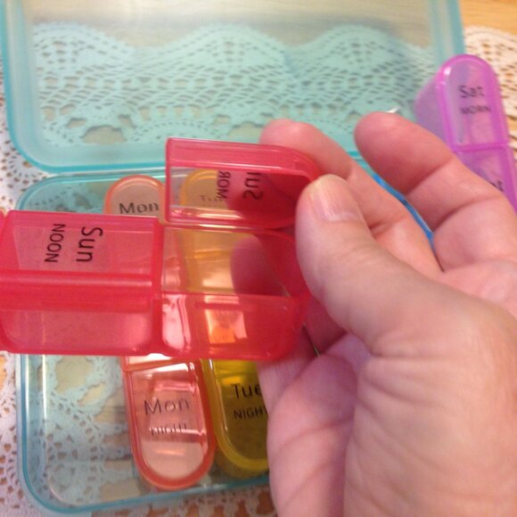 Pill keeper with removable daily pill boxes inside - Picture 2 of 5